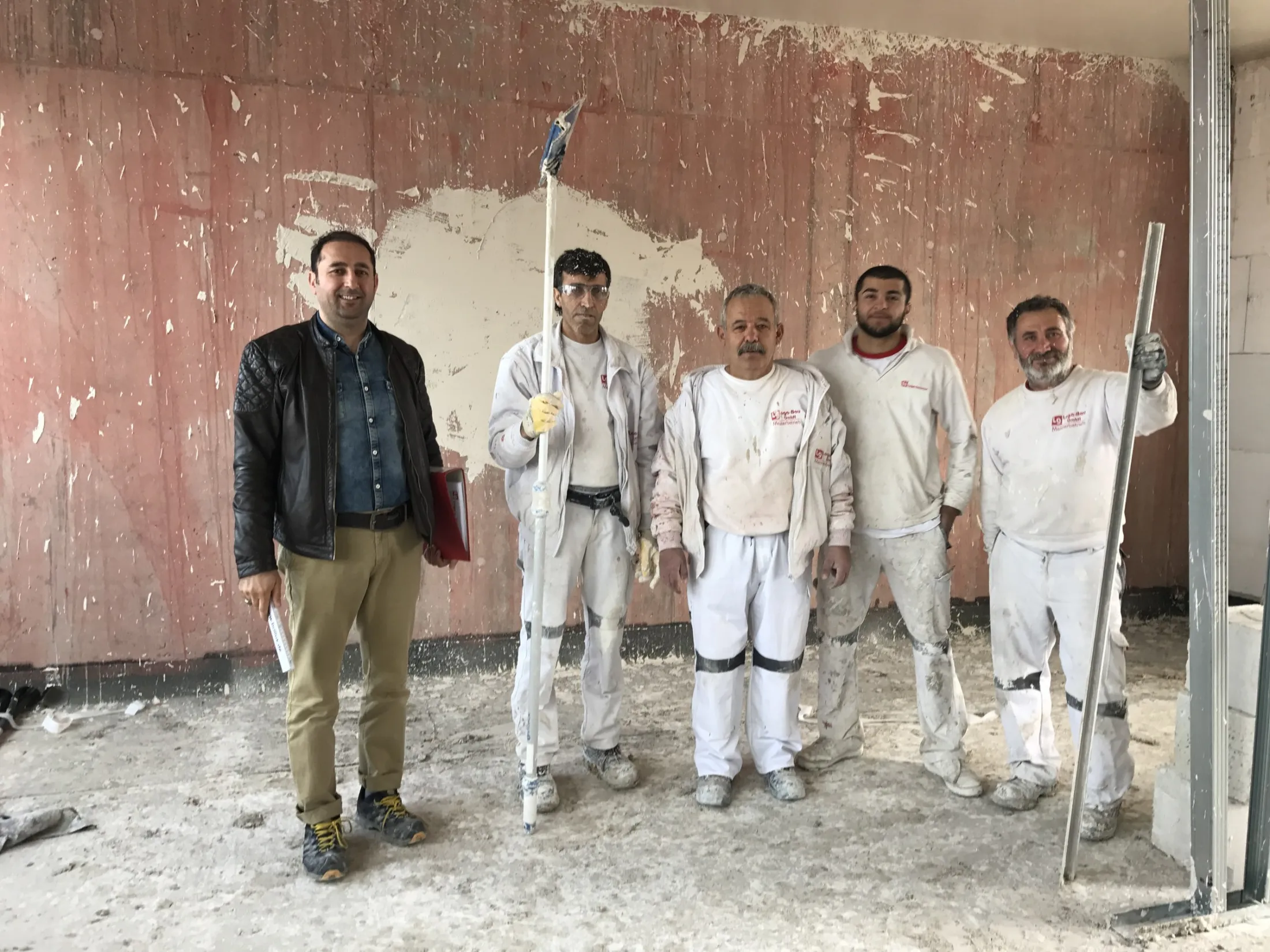 Team von Loga-Bau auf einer Baustelle